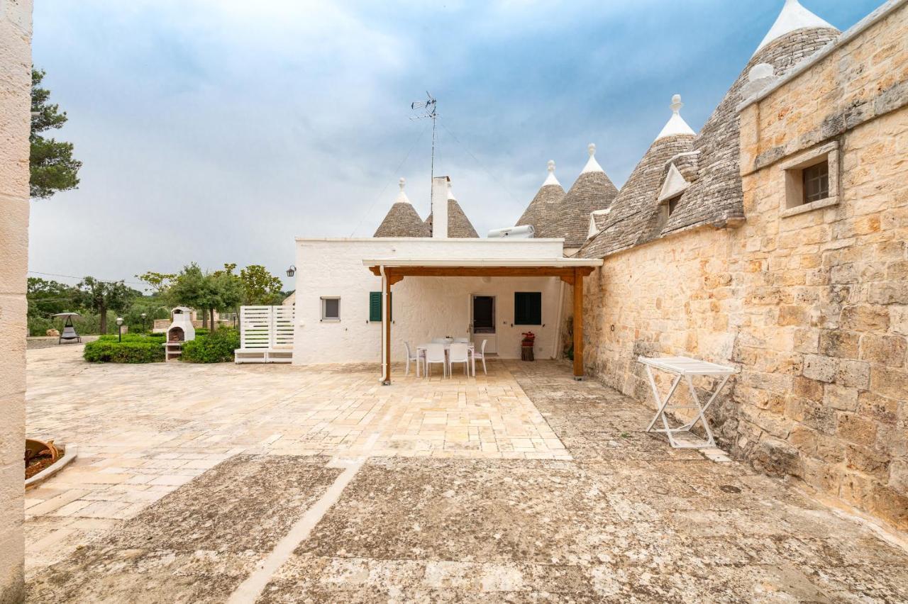Trullo Il Focolare In Masseria Cisternino Bagian luar foto
