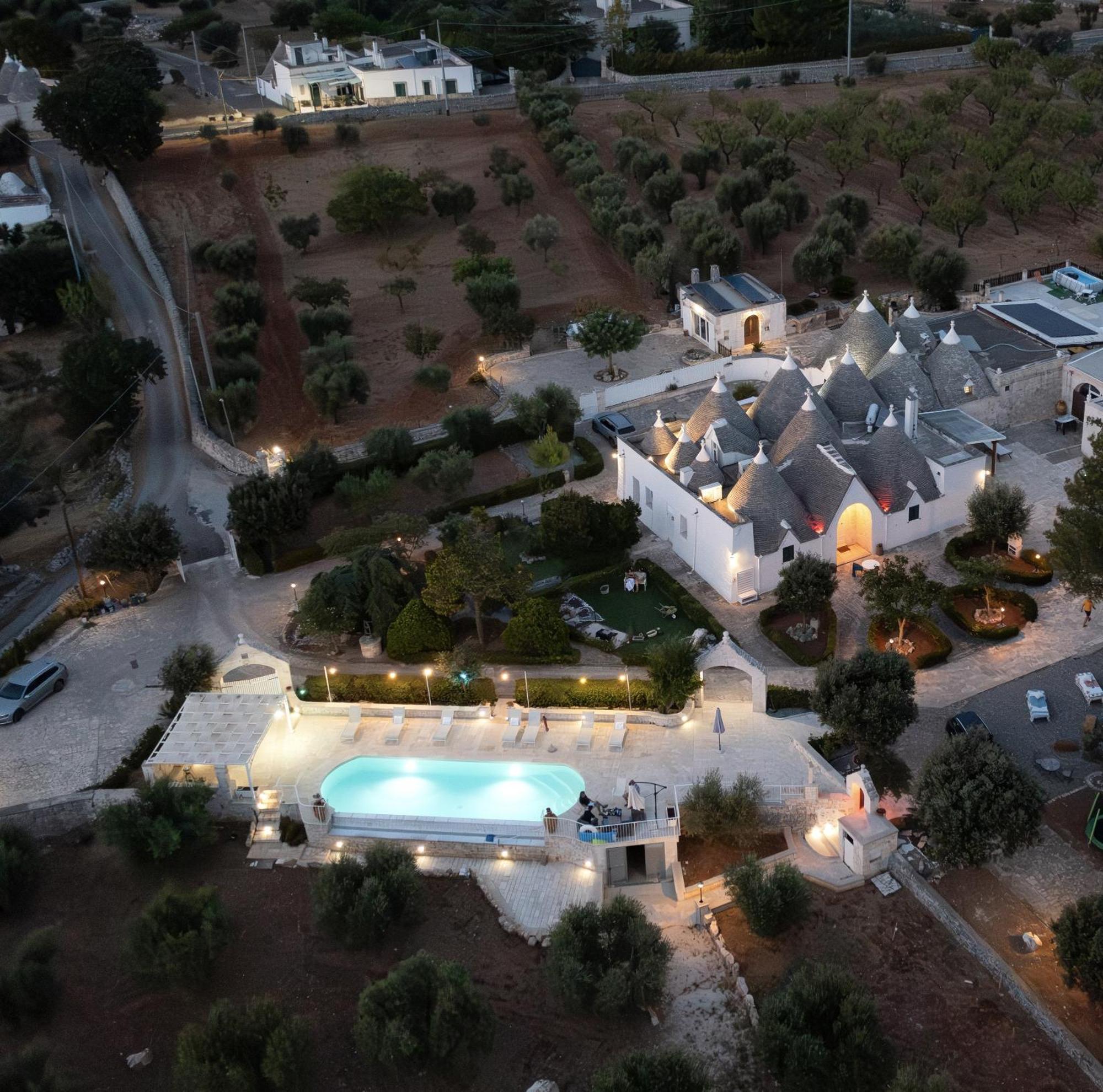Trullo Il Focolare In Masseria Cisternino Bagian luar foto